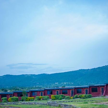 Endeem Mara Resort Ololaimutiek Exterior foto